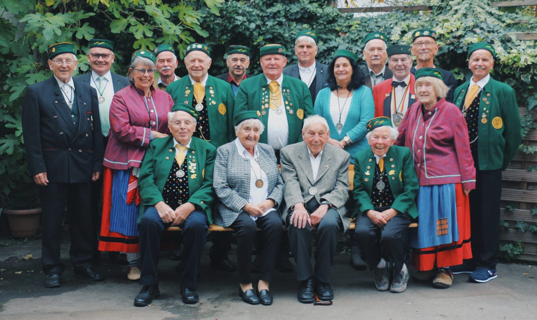 Gruppenfoto der Ehrenhexen der Hottscheck Narrenzunft in Grötzingen 2022