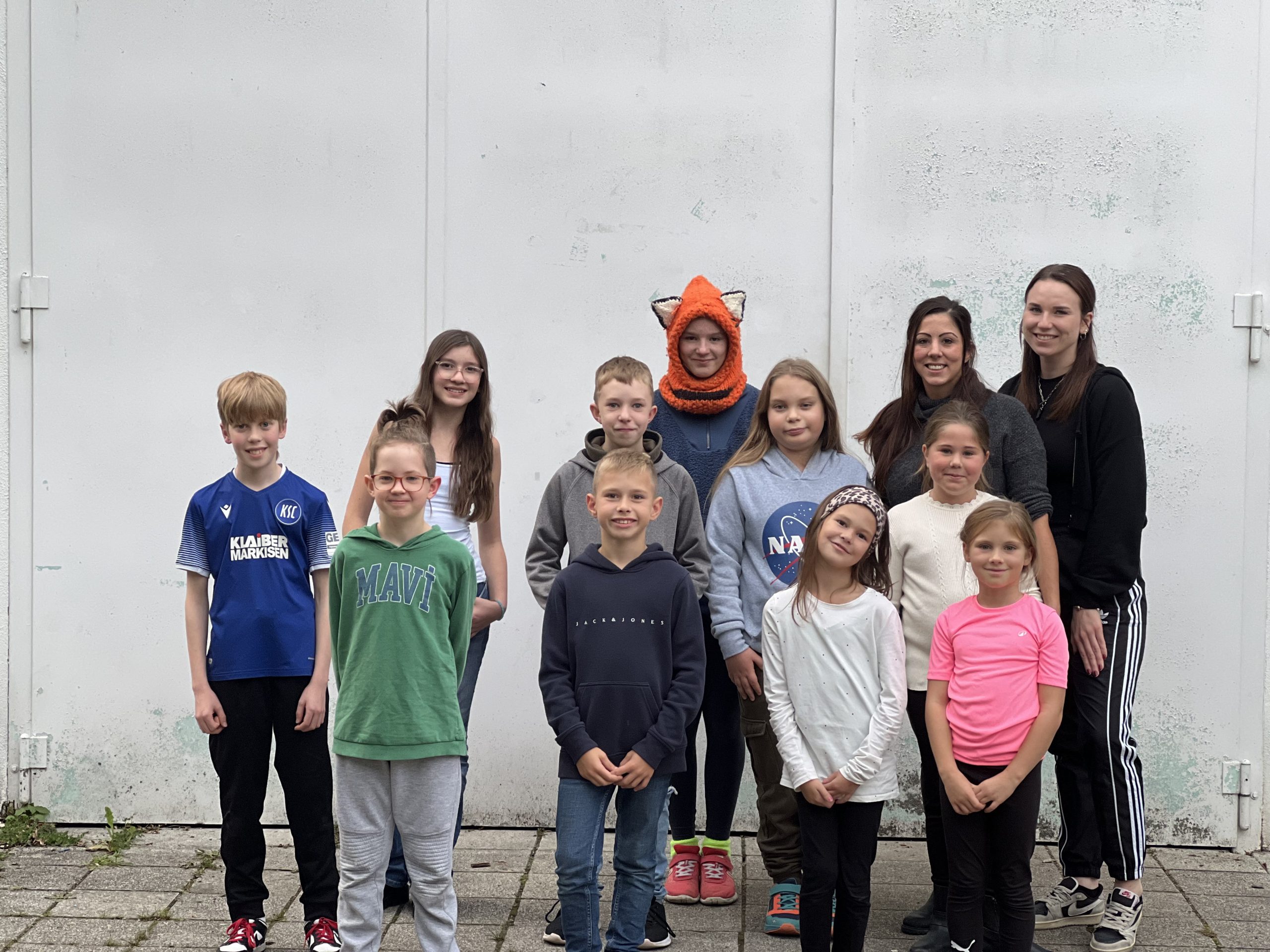 Die Hexenkids der Hottscheck Narrenzunft Grötzingen präsentieren sich im Gruppenbild