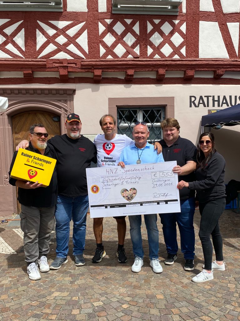Spendenübergabe der Hottscheck Narrenzunft Grötzingen an Rainer Scharinger & Friends im Rahmen der Närrisch g’holfe Aktion.