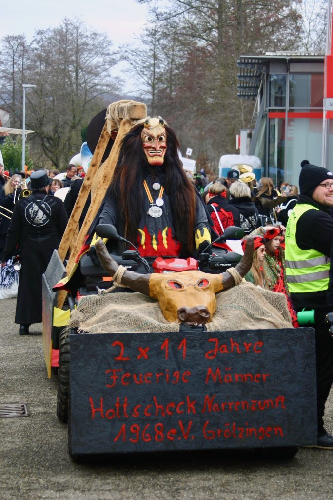 2x11 Jahre Jubiläumswagen der Feuerigen Männer Grötzingen